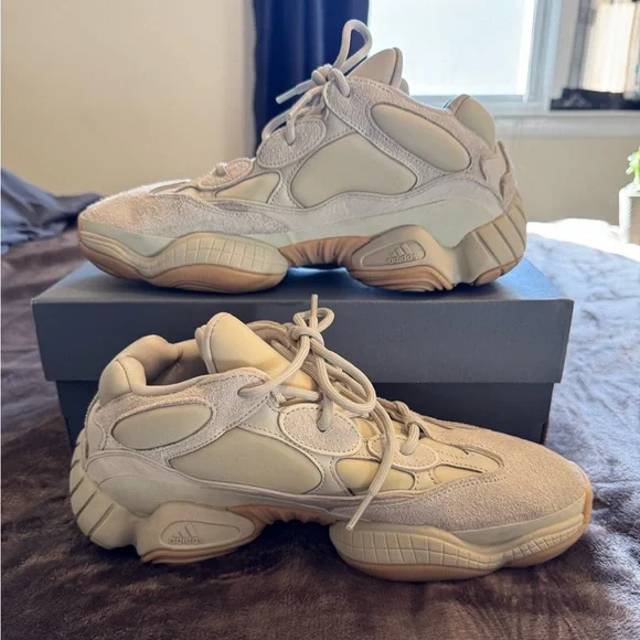Adidas Yeezy 500 - Picture 2 of 8